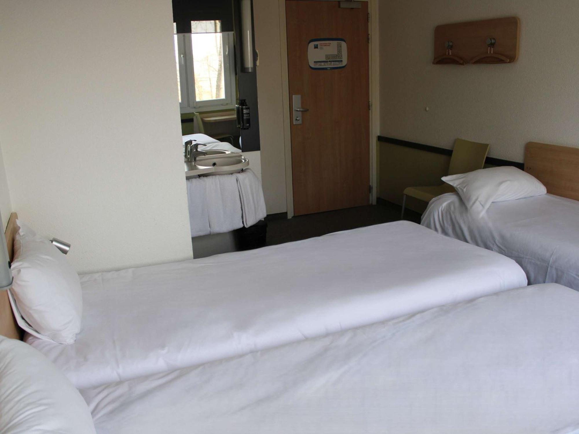 ibis budget Wrocław Stadion Buitenkant foto