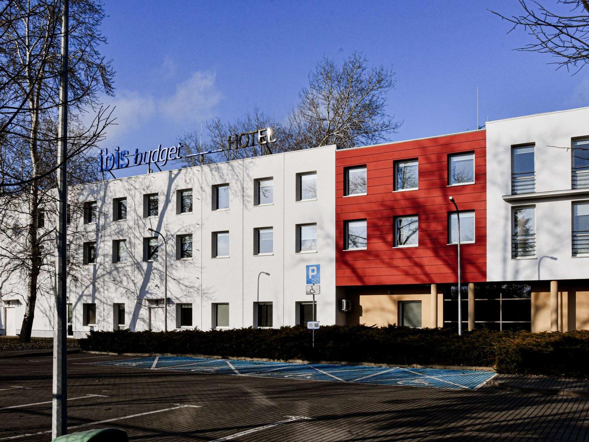 ibis budget Wrocław Stadion Buitenkant foto